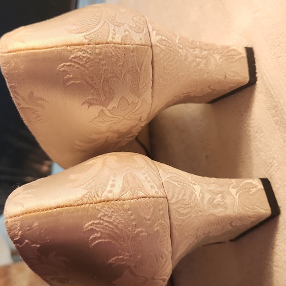 EUC Vintage Connie OPULENT IV IVORY 9B 2 INCH heel - Picture 3 of 8